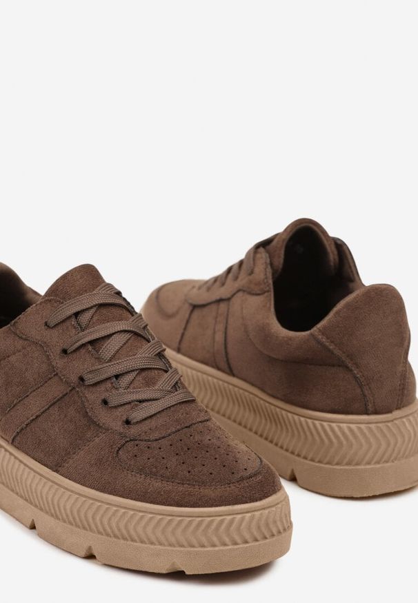 Born2be - Brązowe Sneakersy Vices na Grubej Tłoczonej Podeszwie Alerrive. Okazja: na co dzień, do pracy. Kolor: brązowy. Materiał: jeans, materiał