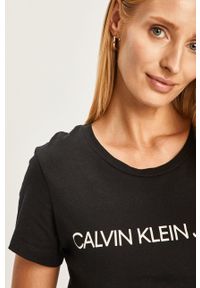 Calvin Klein Jeans - T-shirt J20J207879. Okazja: na co dzień. Kolor: czarny. Materiał: dzianina. Wzór: nadruk. Styl: casual #5