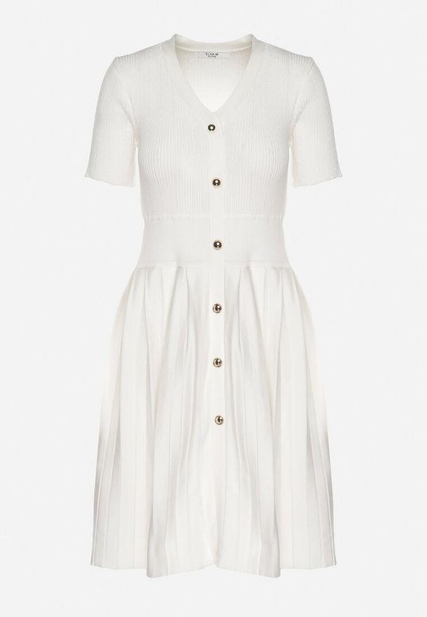 Born2be - Biała Sukienka z Wiskozy o Rozkloszowanym Kroju z Plisami i Guzikami Alusena. Okazja: na co dzień. Kolor: biały. Materiał: wiskoza. Typ sukienki: rozkloszowane. Styl: casual, elegancki