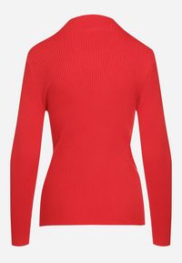 Born2be - Czerwony Prążkowany Golf z Wycięciem Przy Dekolcie z Cyrkoniami Wokół Merithias. Okazja: na co dzień. Typ kołnierza: golf. Kolor: czerwony. Materiał: prążkowany. Wzór: aplikacja. Sezon: zima, jesień. Styl: casual, elegancki #6