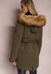Renee - Ciemnozielona Kurtka Parka z Kieszeniami i Kapturem z Futerkiem Caulisa. Kolor: zielony. Materiał: futro