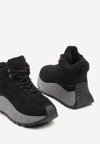 Born2be - Czarne Sneakersy Śniegowce Vices na Grubej Podeszwie Ozdobione Futerkiem i Napisem Nelinena. Okazja: na co dzień. Kolor: czarny. Materiał: futro. Wzór: aplikacja, napisy. Sport: golf #3