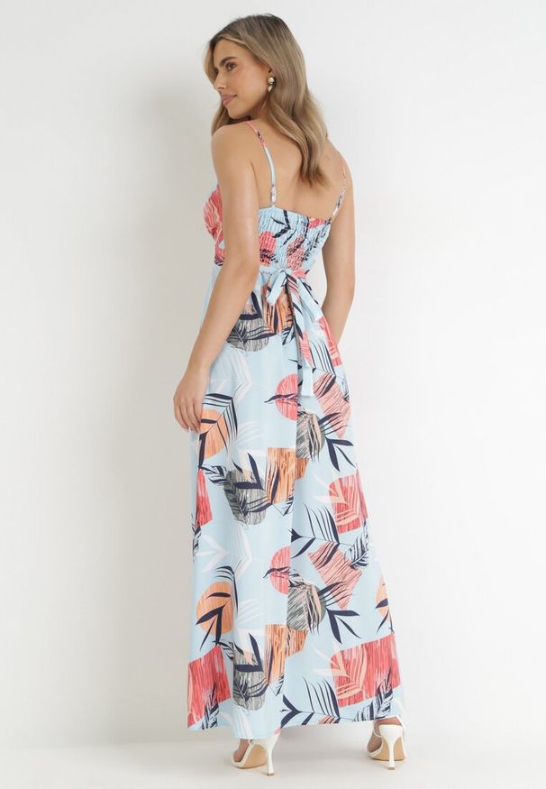 Born2be - Jasnoniebieska Rozkloszowana Sukienka Maxi z Kopertowym Dekoltem Gianina. Typ kołnierza: dekolt kopertowy. Kolor: niebieski. Długość rękawa: na ramiączkach. Wzór: paski. Typ sukienki: kopertowe. Długość: maxi