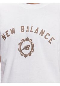 New Balance T-Shirt Sport Seasonal Graphic MT31904 Biały Relaxed Fit. Kolor: biały. Materiał: bawełna, syntetyk. Styl: sportowy