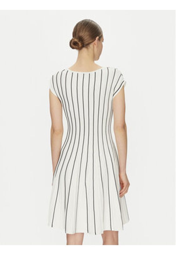 DKNY Sukienka codzienna DD4J8E21 Beżowy Regular Fit. Okazja: na co dzień. Kolor: beżowy. Materiał: syntetyk. Typ sukienki: proste. Styl: casual