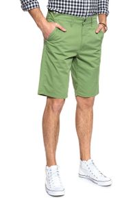 Wrangler - SPODENKI MĘSKIE WRANGLER CHINO SHORT JADE GREEN W14AKM33H. Wzór: aplikacja #8