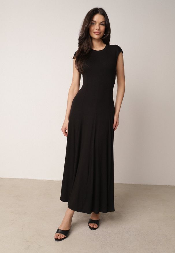 Born2be - Czarna Rozkloszowana Bawełniana Sukienka Dzianinowa Mahanaim. Okazja: do pracy, na co dzień. Kolor: czarny. Materiał: bawełna, dzianina. Wzór: ażurowy. Typ sukienki: proste, rozkloszowane. Styl: elegancki, casual