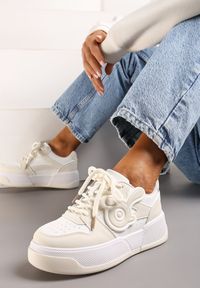 Born2be - Biało-Beżowe Sneakersy na Grubej Podeszwie z Abstrakcyjną Aplikacją Cadisa. Kolor: biały. Wzór: aplikacja #2