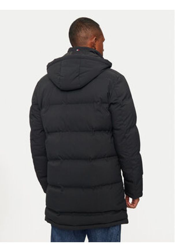 Hechter Paris Płaszcz zimowy 45017 142205 Czarny Regular Fit. Kolor: czarny. Materiał: syntetyk. Sezon: zima