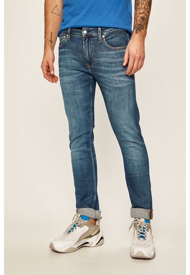Calvin Klein Jeans - Jeansy Ckj 026. Kolor: niebieski. Materiał: bawełna, poliester, denim, elastan