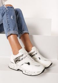 Born2be - Białe Sneakersy Liriye. Zapięcie: pasek. Kolor: biały. Materiał: materiał, skóra. Wzór: aplikacja #4