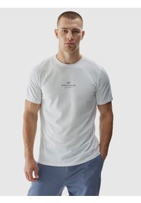 4f - 4F T-shirt regular z nadrukiem męski - biały 3XL. Okazja: na co dzień. Kolor: biały. Materiał: bawełna, jersey, dzianina. Długość rękawa: krótki rękaw. Długość: krótkie. Wzór: nadruk. Styl: sportowy, klasyczny, casual