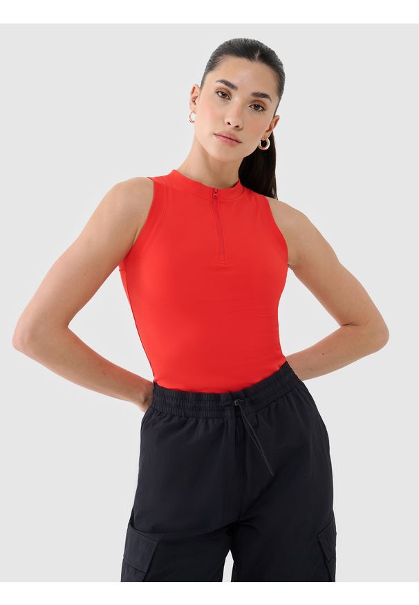 4f - 4F Crop-top slim damski - czerwony L. Kolor: czerwony. Materiał: dzianina, materiał, syntetyk, włókno, elastan. Długość rękawa: bez rękawów. Wzór: jednolity, gładki, ze splotem