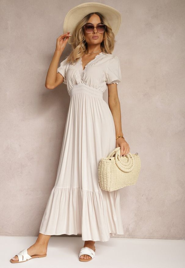 Renee - Jasnobeżowa Boho Sukienka z Bawełny o Kopertowym Fasonie Rissatina. Okazja: do pracy. Typ kołnierza: dekolt w kształcie V. Kolor: beżowy. Materiał: bawełna. Typ sukienki: kopertowe. Styl: boho