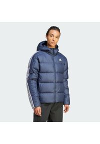 Adidas - Kurtka puchowa Essentials Midweight Hooded. Kolor: niebieski. Materiał: puch, materiał. Sport: turystyka piesza