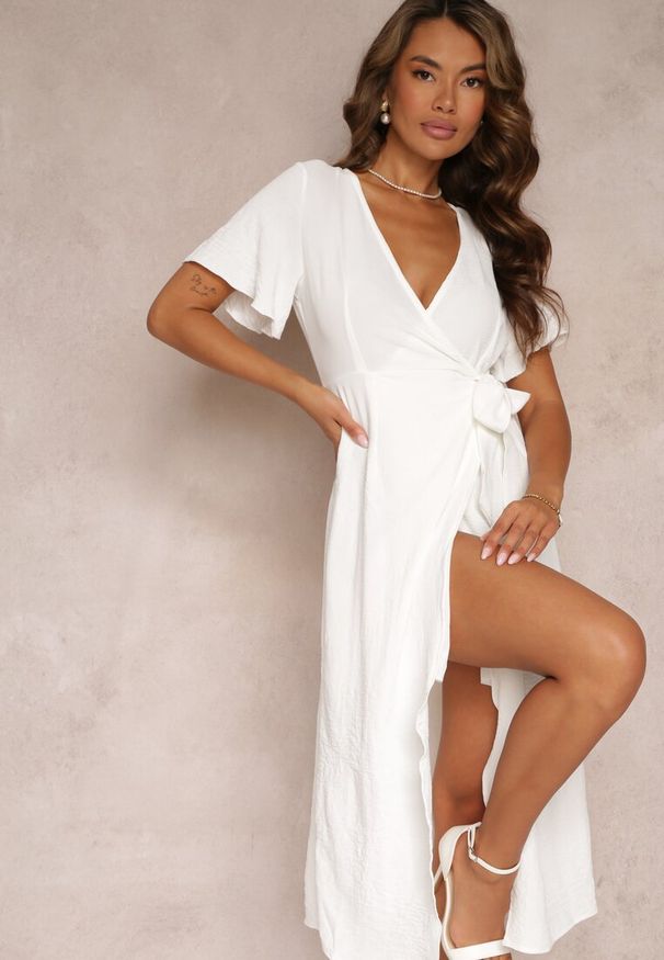 Renee - Biała Sukienka Midi z Kopertowym Dekoltem i Krótkimi Rękawami Talya. Kolor: biały. Długość rękawa: krótki rękaw. Typ sukienki: kopertowe. Długość: midi