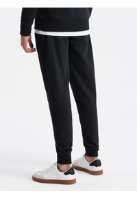 Ombre Clothing - Bawełniane spodnie męskie dresowe joggery BASIC – czarne V9. Okazja: na co dzień. Kolor: czarny. Materiał: dresówka, bawełna. Wzór: aplikacja. Styl: sportowy, casual, elegancki #9