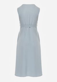 Born2be - Jasnoniebieska Trapezowa Sukienka z Wiązanym Paskiem Brystia. Kolor: niebieski. Materiał: materiał. Sezon: wiosna, lato. Typ sukienki: trapezowe #8