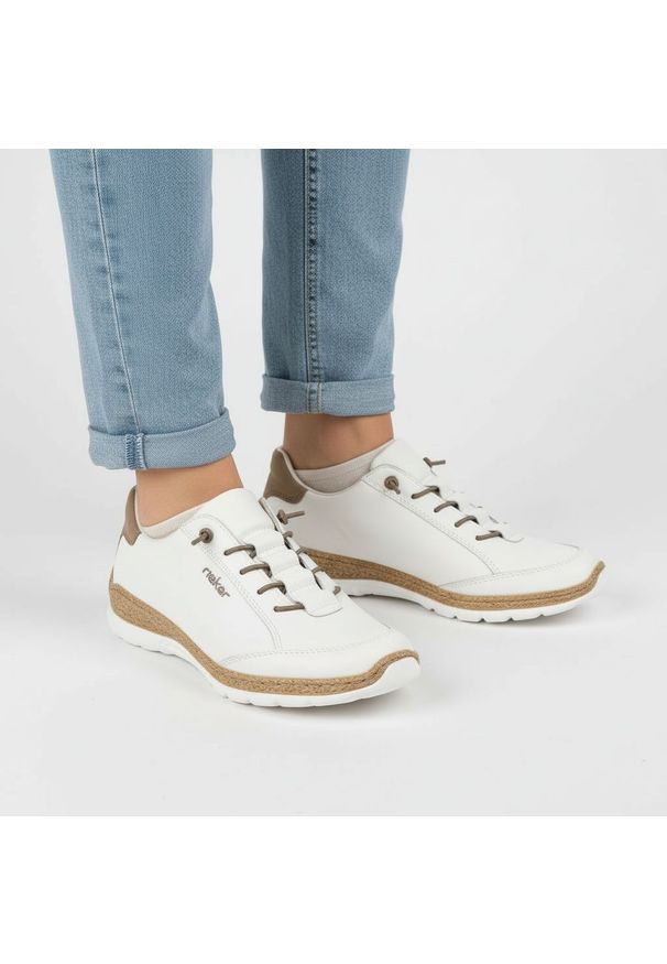 Półbuty damskie Rieker, cholewka ze skóry naturalnej gładkiej sportowa forma klasyczne sznurowanie lekka elastyczna podeszwa, białe, N42K5-80. Zapięcie: sznurówki. Kolor: biały. Materiał: skóra. Szerokość cholewki: normalna. Wzór: gładki. Styl: klasyczny, sportowy