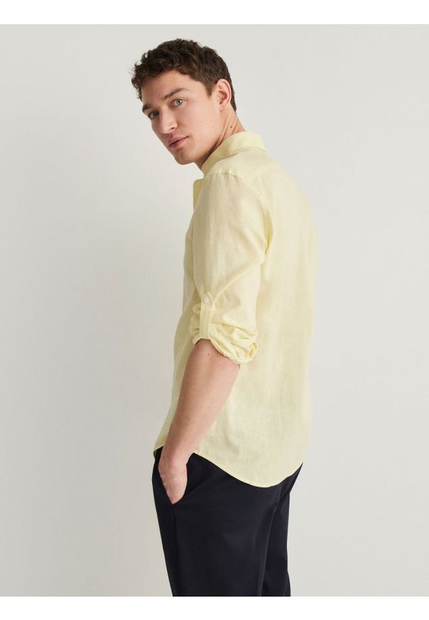 Reserved - Koszula regular fit z lnem - żółty. Kolor: żółty. Materiał: len