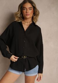 Renee - Czarna Koszula o Fasonie Oversize w Klasycznym Stylu Marionera. Okazja: na co dzień. Kolor: czarny. Materiał: bawełna, materiał. Długość rękawa: długi rękaw. Długość: długie. Styl: klasyczny