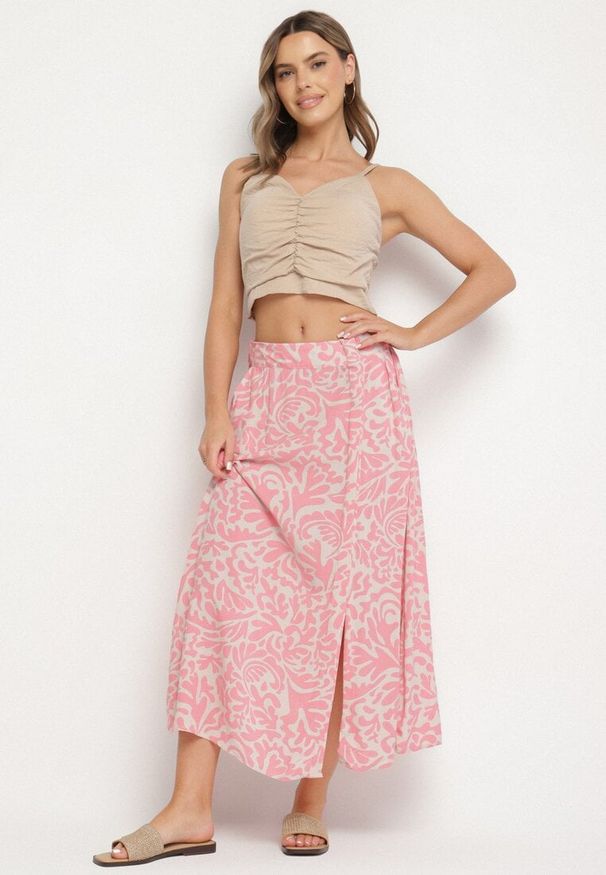 Born2be - Różowa Wiskozowa Spódnica o Rozkloszowanym Kroju z Kieszeniami Kosaretia. Okazja: na co dzień, na spotkanie biznesowe, do pracy. Kolor: różowy. Materiał: wiskoza. Styl: biznesowy, elegancki, casual, klasyczny, sportowy