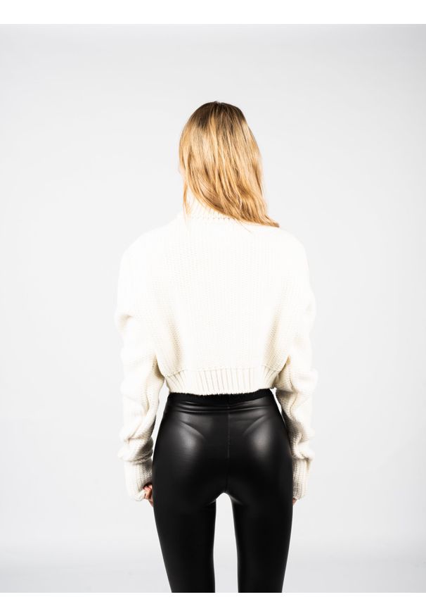 La Haine Inside Us - La Haine Inside US Sweter "LW614" | A23334JLW614 | Kobieta | Biały. Typ kołnierza: golf. Kolor: biały. Materiał: wiskoza, akryl, wełna. Długość: krótkie