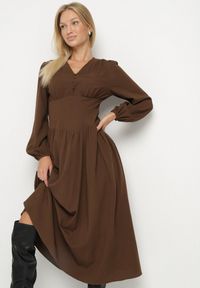 Born2be - Brązowa Sukienka z Wiskozą z Gorsetową Talią i Bufiastymi Rękawami Aniste. Okazja: na co dzień. Typ kołnierza: dekolt gorset. Kolor: brązowy. Materiał: wiskoza. Typ sukienki: gorsetowe. Styl: wizytowy, sportowy, casual, elegancki #3