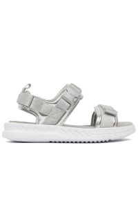 Sandały New Balance SWA600F2 - szare. Zapięcie: rzepy. Kolor: szary. Materiał: materiał, tworzywo sztuczne, guma, syntetyk. Wzór: paski. Styl: klasyczny