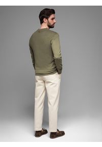 Ombre Clothing - Sweter męski z wiskozą i rozpinanym dekoltem – oliwkowy V1 - Rozmiar: XXL. Typ kołnierza: kołnierzyk stójkowy. Kolor: oliwkowy. Materiał: wiskoza. Wzór: gładki, aplikacja, ze splotem. Styl: elegancki #7