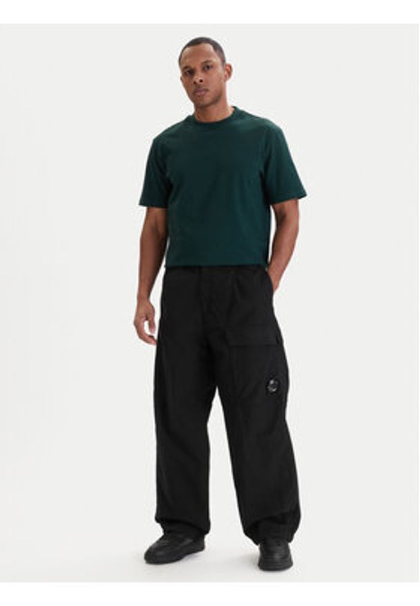 C.P. Company Spodnie materiałowe 20CMPA126A110325G Czarny Boxy Fit. Kolor: czarny. Materiał: bawełna