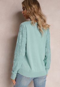 Renee - Jasnozielony Sweter w Tłoczony Ornamentalny Wzór Neston. Kolor: zielony. Styl: klasyczny