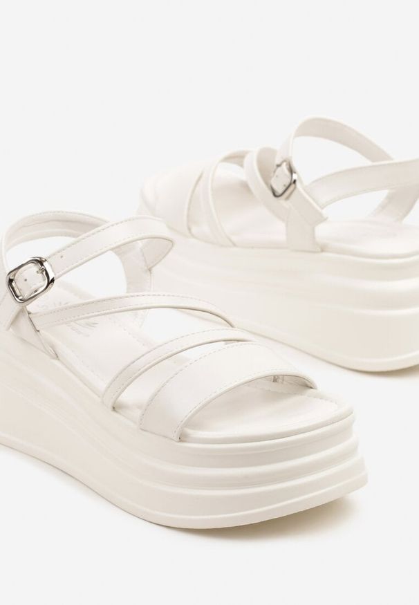 Born2be - Białe Sandały na Platformie z Ozdobnymi Paskami Tulfia. Zapięcie: pasek. Kolor: biały. Obcas: na platformie