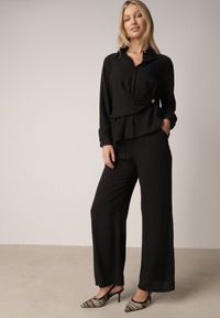 Born2be - Czarny Wiskozowy Komplet Asymetryczna Koszula i Spodnie z Kieszeniami Moneia. Kolor: czarny. Materiał: wiskoza #1