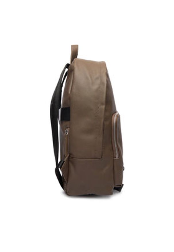 Guess Plecak 164329 Brązowy. Kolor: brązowy. Materiał: skóra