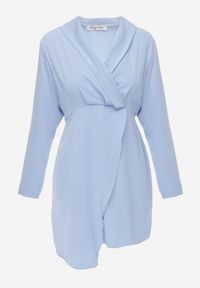 Renee - Niebieska Sukienka Periope. Typ kołnierza: kolnierz wykładany. Kolor: niebieski. Długość rękawa: długi rękaw. Typ sukienki: kopertowe. Długość: mini #8