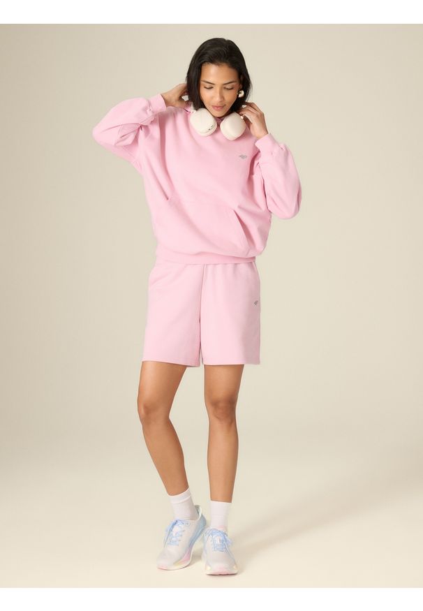 4f - 4F Spodenki dresowe damskie - różowe S. Stan: podwyższony. Kolor: różowy. Materiał: dresówka. Sezon: lato