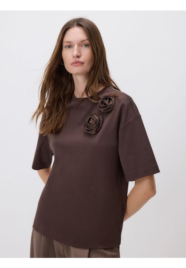 Reserved - T-shirt z merceryzowanej bawełny - ciemnobrązowy. Kolor: brązowy. Materiał: bawełna