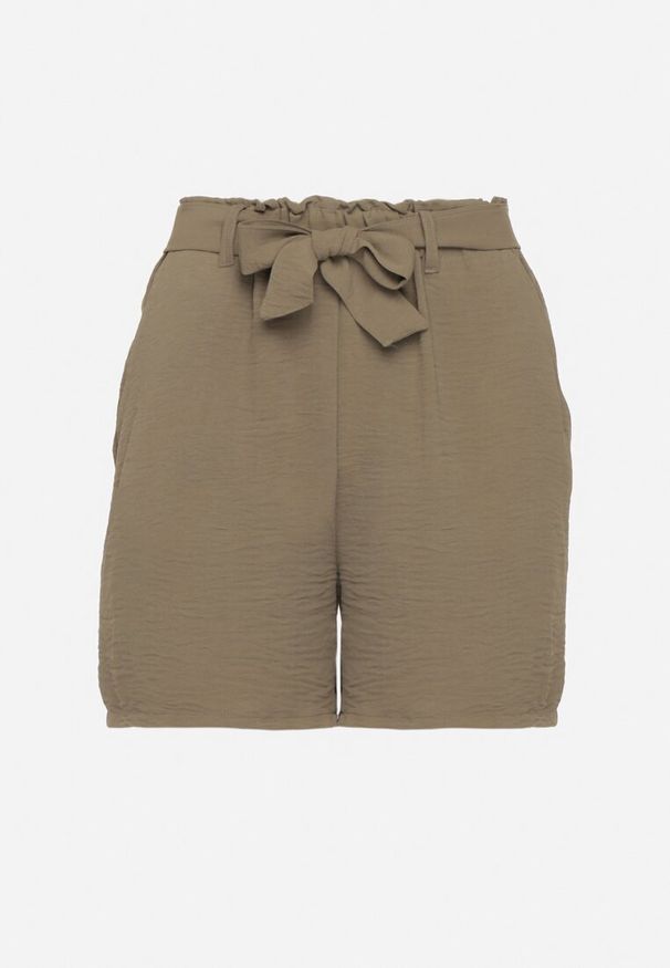 Born2be - Ciemnozielone Bermudy Szorty z Gumką w Pasie i Materiałowym Paskiem z Wysokim Stanem Qualetta. Stan: podwyższony. Kolor: zielony. Materiał: materiał. Styl: elegancki