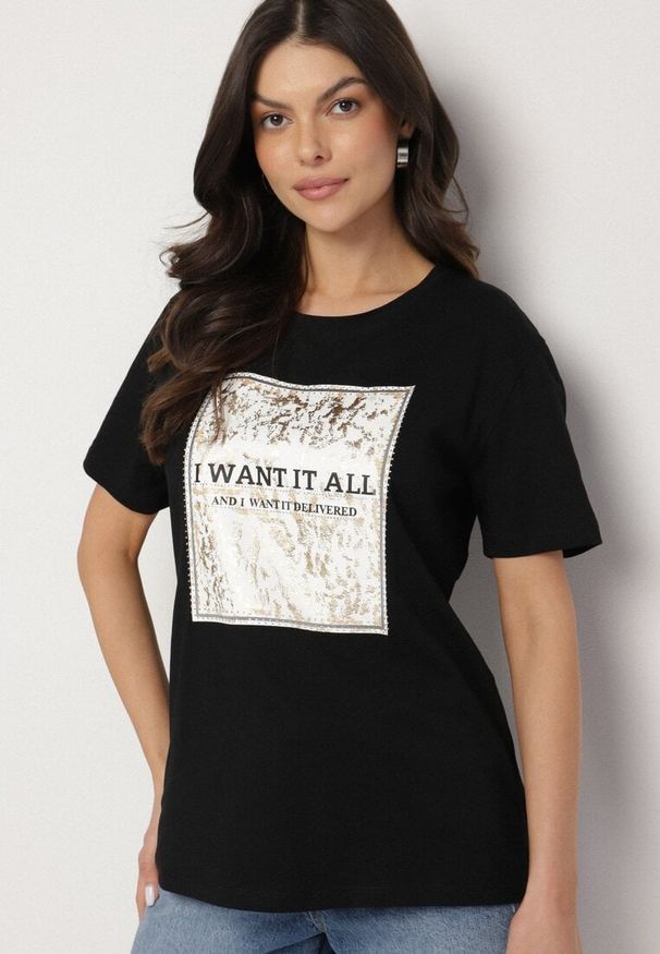 Born2be - Czarny Bawełniany T-shirt Ozdobiony Nadrukiem Nelltaria. Okazja: na co dzień. Kolor: czarny. Materiał: bawełna. Wzór: aplikacja, nadruk. Sezon: lato, wiosna. Styl: elegancki, casual