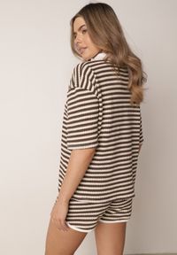 Born2be - Beżowo-Brązowy Dzianinowy Komplet Oversize w Paski Koszulka Polo i Szorty Tesanore. Kolor: beżowy. Materiał: dzianina. Wzór: paski #5