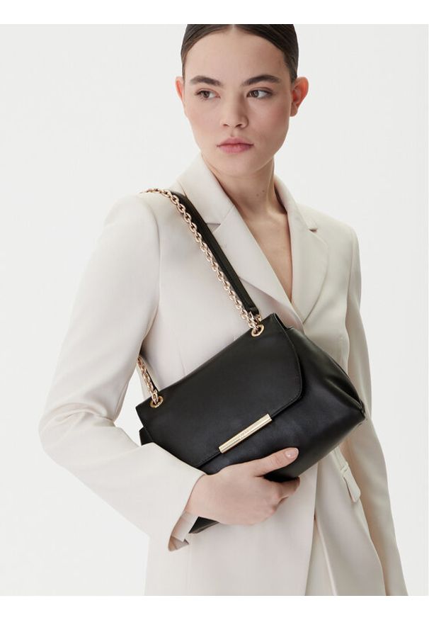 Furla Torebka Nadia S WB01817 BX2269 CN O6000 Czarny. Kolor: czarny. Materiał: skórzane