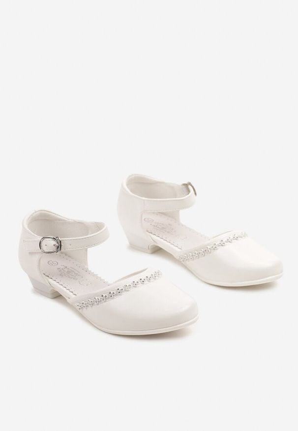 Born2be - Białe Sandały na Niskim Obcasie z Cyrkoniami i Skórzaną Wkładką Iloreia. Okazja: na komunię. Kolor: biały. Materiał: skóra. Styl: młodzieżowy, elegancki