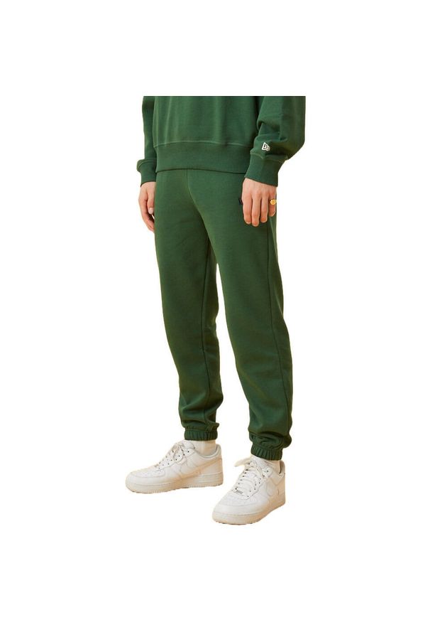 Spodnie męskie New Era Heritage. Kolor: zielony. Materiał: bawełna, materiał. Sport: skateboard