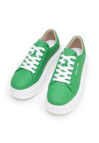 Wittchen - Damskie sneakersy ze skóry na grubej podeszwie klasyczne zielone. Okazja: na co dzień. Nosek buta: okrągły. Kolor: zielony. Materiał: skóra. Obcas: na platformie #5