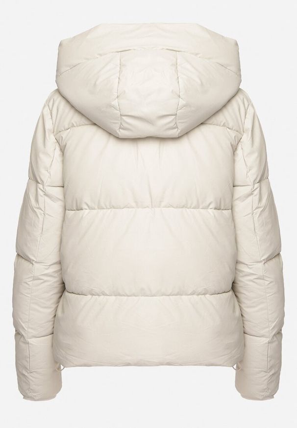 Born2be - Jasnobeżowa Pikowana Kurtka o Prostym Kroju z Kapturem i Kieszeniami Leolea. Okazja: na spacer, na co dzień. Typ kołnierza: kaptur. Kolor: beżowy. Materiał: jeans. Sezon: zima. Styl: casual