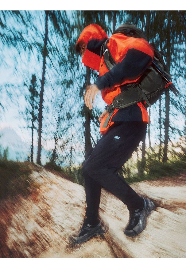 4f - 4F Kurtka trekkingowa membrana 10000 męska - czerwona 3XL. Kolor: czerwony. Materiał: poliester. Technologia: Primaloft. Sport: wspinaczka, turystyka piesza