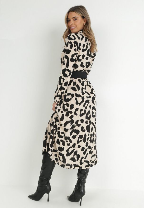 Born2be - Beżowo-Czarna Sukienka Koszulowa w Cętki z Paskiem Kalandra. Okazja: na spotkanie biznesowe. Typ kołnierza: dekolt w kształcie V. Kolor: beżowy. Materiał: wiskoza, materiał. Długość rękawa: długi rękaw. Typ sukienki: koszulowe. Styl: biznesowy