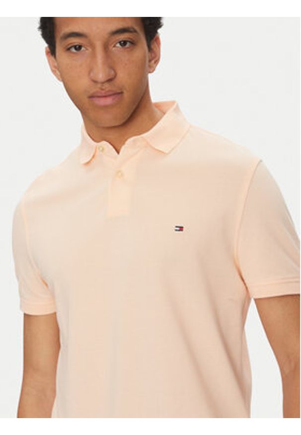TOMMY HILFIGER - Tommy Hilfiger Polo 1985 MW0MW17770 Koralowy Regular Fit. Typ kołnierza: polo. Kolor: pomarańczowy. Materiał: bawełna