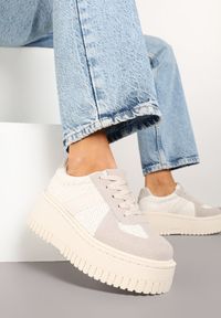 Renee - Beżowe Sneakersy w Stylu Tenisówek z Perforacją na Grubej Podeszwie Relinoria. Okazja: na co dzień. Kolor: beżowy. Materiał: jeans. Szerokość cholewki: normalna. Obcas: na platformie #3